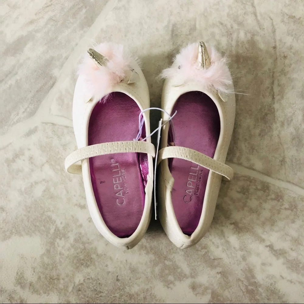 NWT CAPELLI white sparkly glitter furry unicorn pom Pom flat white girls SZ 5